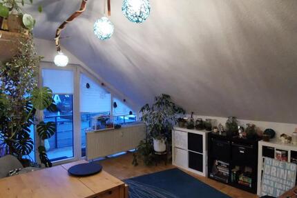 Helle Dachgeschosswohnung mit Balkon in Fuldabrück – ab 01.03.202 2 zimmer