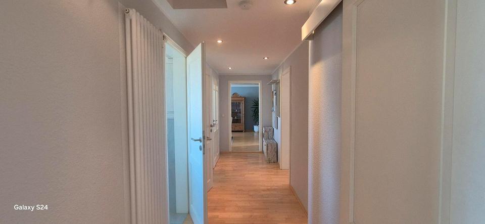 Etagenwohnung Rostock Hohe Düne - 4 Zimmer, 110 m&sup2;, 2.200&euro; | Angebot:25995094