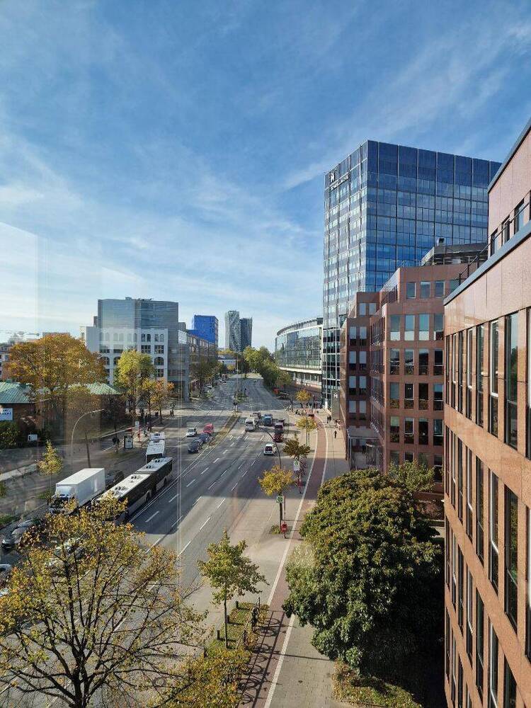 Coworking Arbeitsplätze private Büroflächen am Hamburger Michel - All-in-Miete