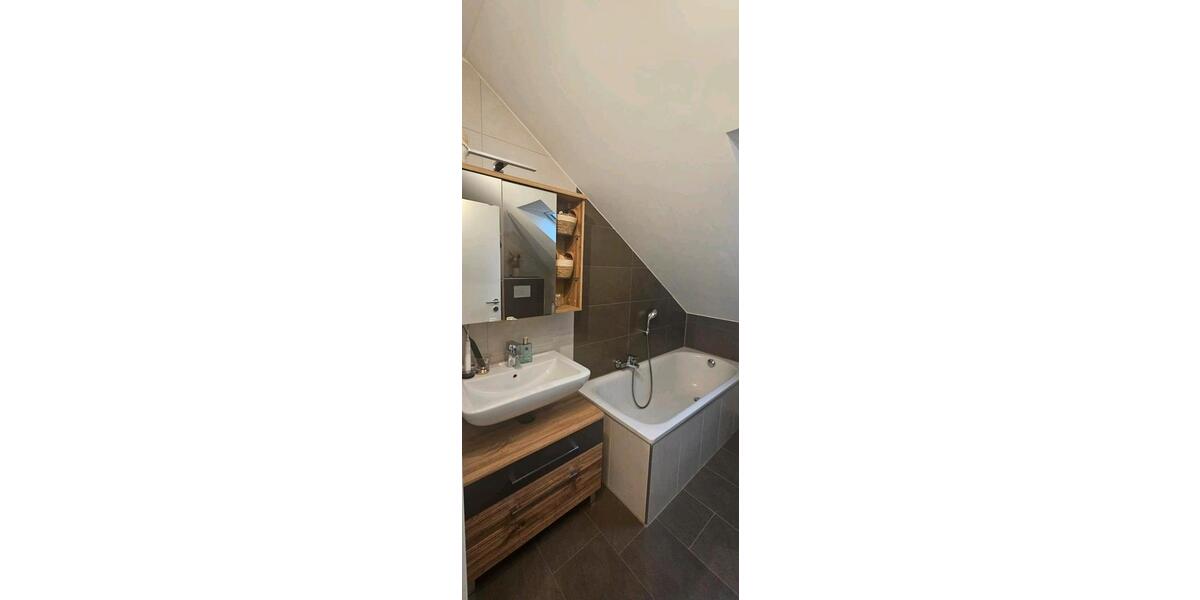 Dachgeschoßwohnung Tegernheim - 3 Zimmer, 88 m&sup2;, 1.200&euro; | Angebot:26377550