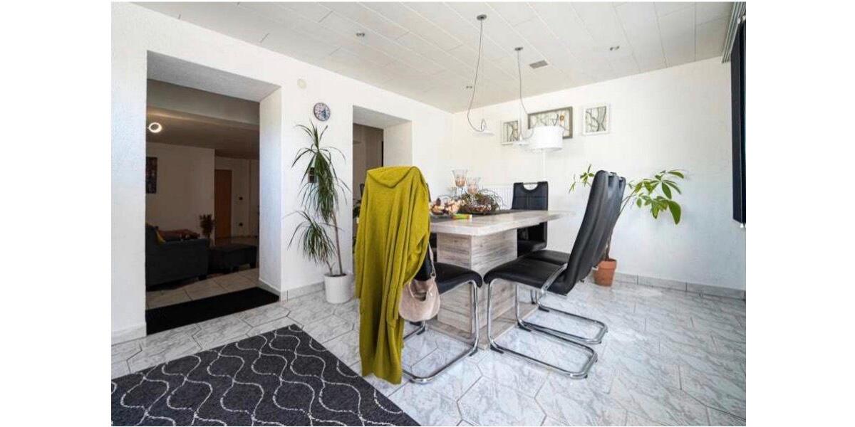 Große 4–5-Zimmer-Wohnung mit Terrasse & Stellplatz 5 zimmer