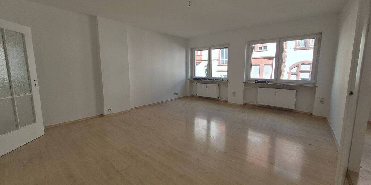 Etagenwohnung Saarbrücken St Johann - 3 Zimmer, 90 m&sup2;, 900&euro; | Angebot:26804247