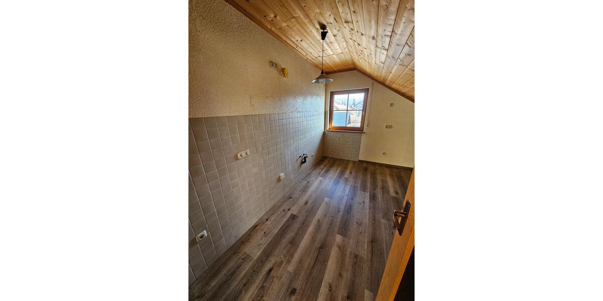 Dachgeschoßwohnung Kalbach - 5 Zimmer, 86 m&sup2;, 640&euro; | Angebot:24662798