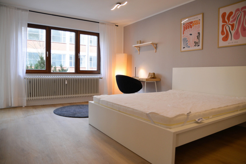 Großes WG-Zimmer mit Balkon in 3er-WG