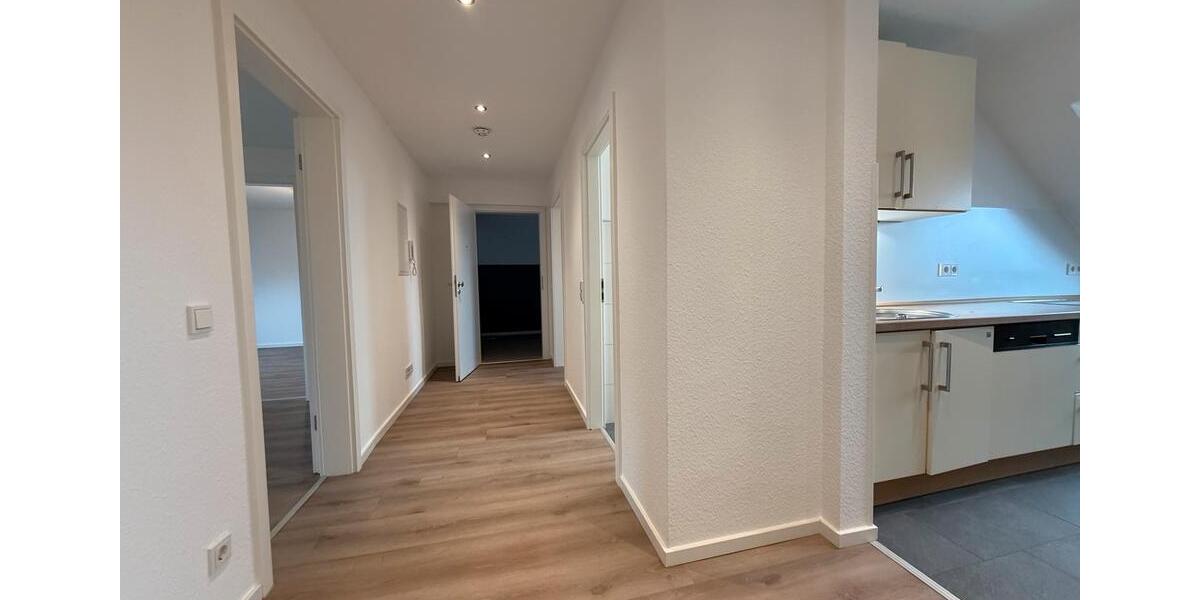 Dachgeschoßwohnung Saarbrücken West - 3 Zimmer, 80 m&sup2;, 1.050&euro; | Angebot:25171350