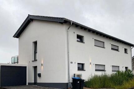 **Neubau EG-Wohnung mit hochwertiger EBK und Garten** 2.5 zimmer