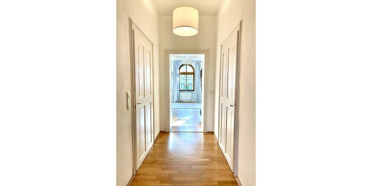 Lehel am Isartor. Zentrale Bestlage. Neu hochwertig möblierte 4 Zimmer. Großer Garten. Ab 3 Monate 4 zimmer