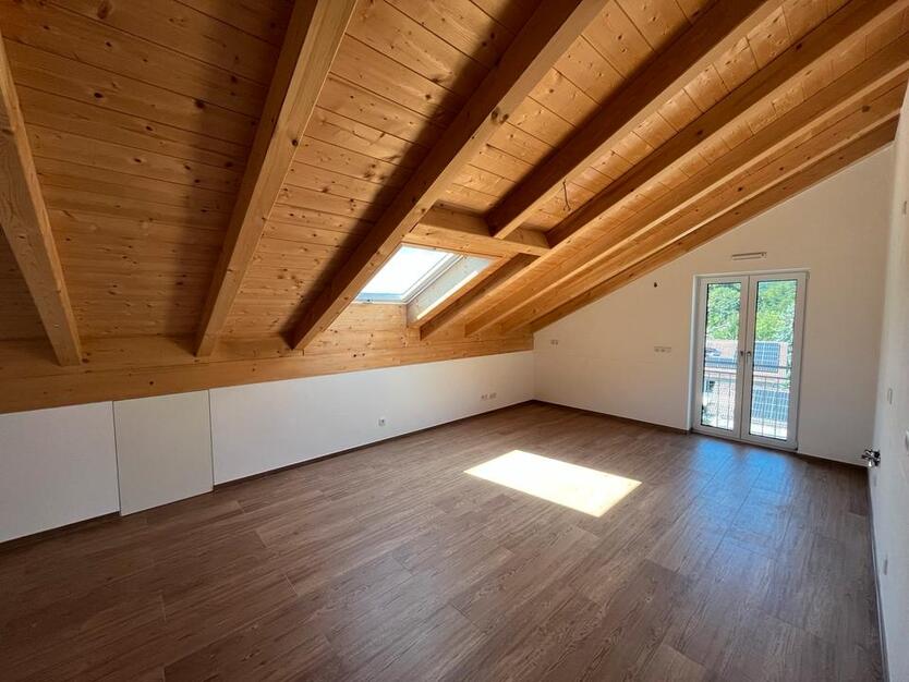 2 Zimmer Dachgeschoss Wohnung