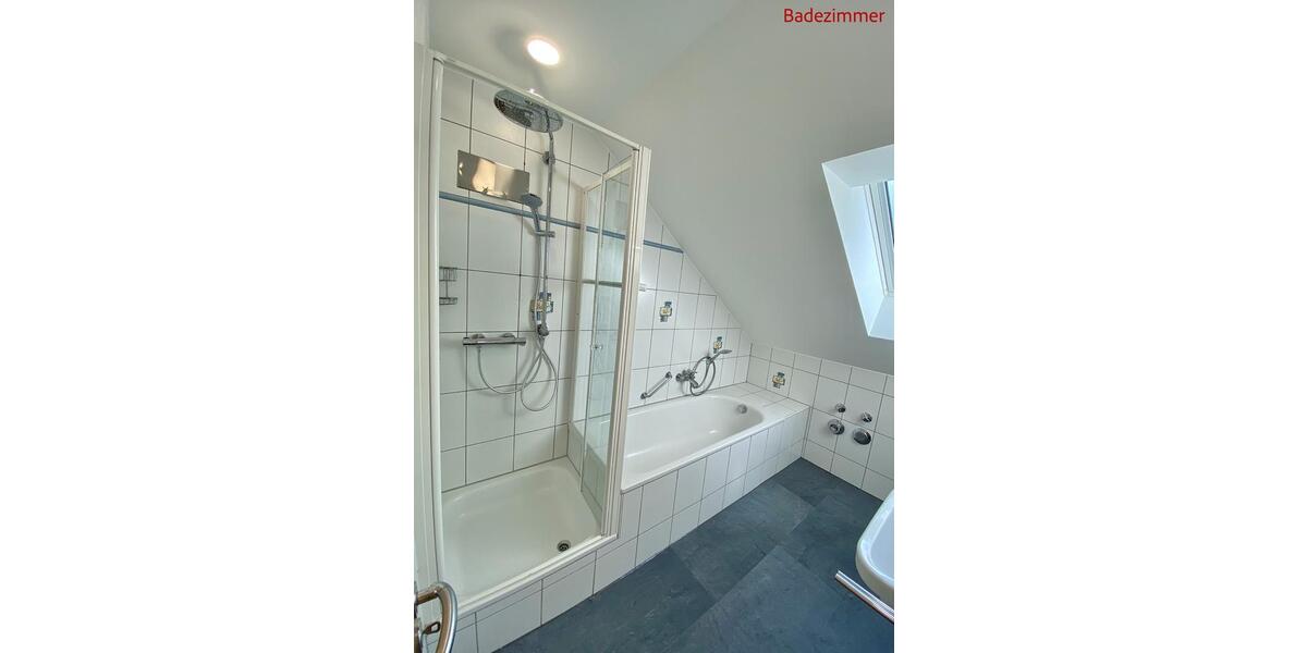 Dachgeschoßwohnung Nürnberg Holzheim - 3 Zimmer, 87 m&sup2;, 1.100&euro; | Angebot:25853955