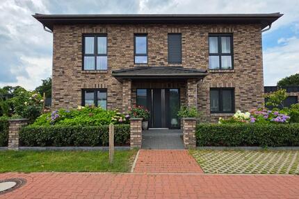 Haus Nienburg (Weser) - 6 Zimmer, 200 m&sup2;, 2.500&euro; | Angebot:21913313