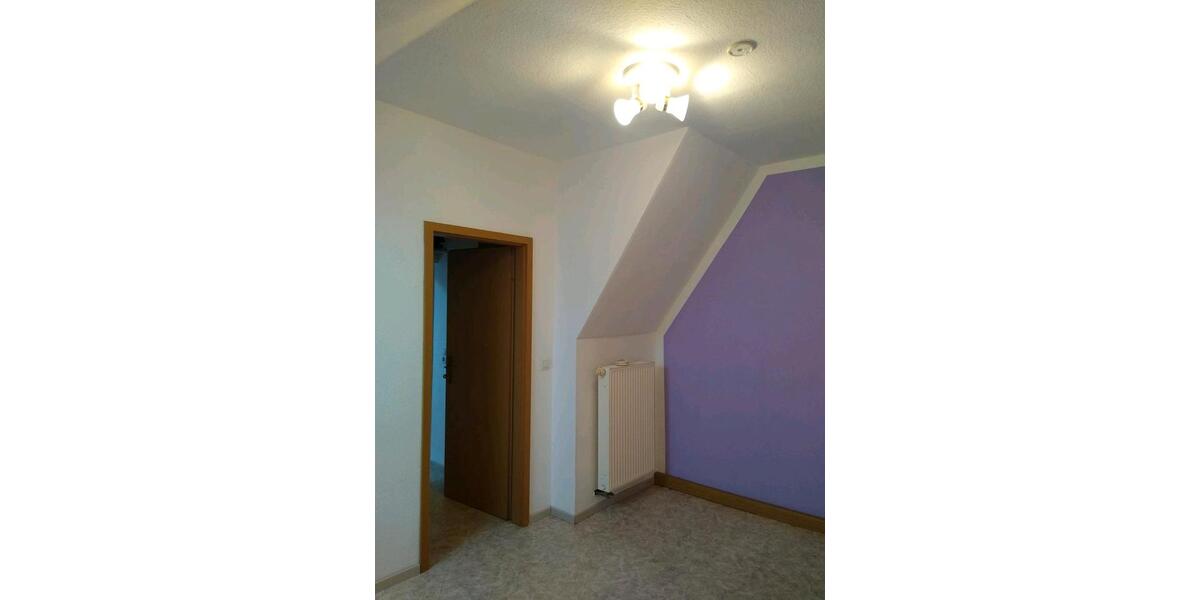 Dachgeschoßwohnung Neuhaus am Rennweg - 4 Zimmer, 65 m&sup2;, 380&euro; | Angebot:25842515