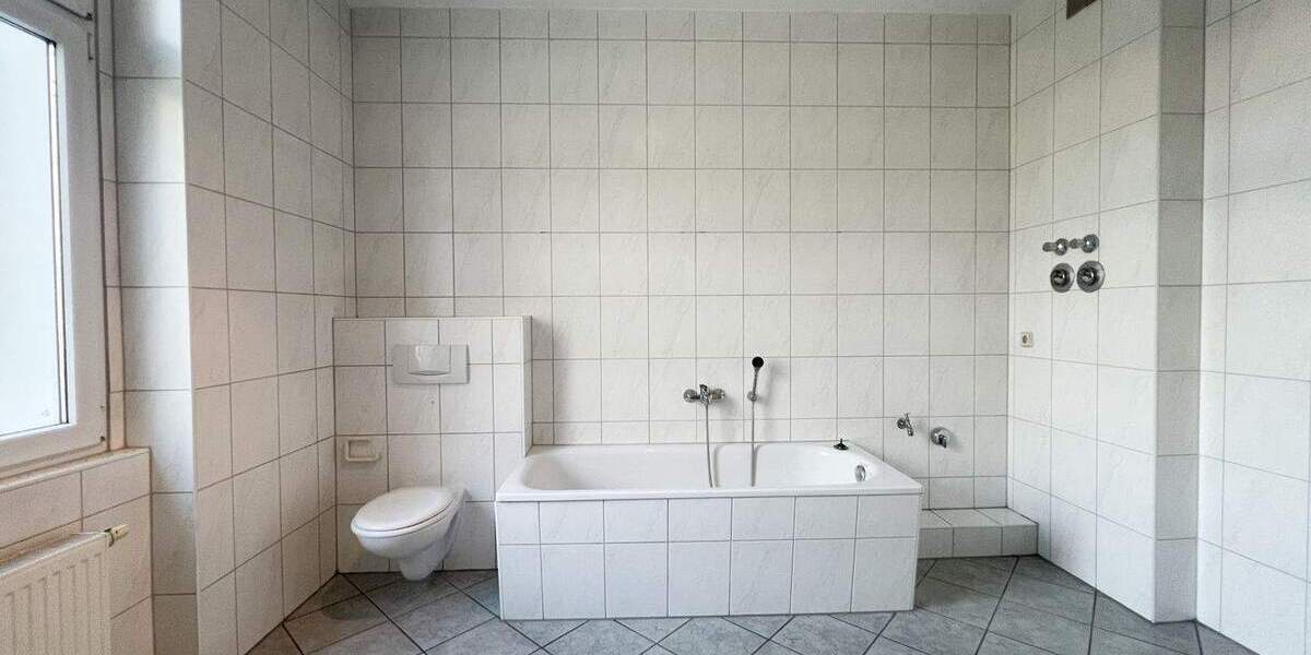 2-Raum-Wohnung mit Einbauküche, Balkon, Dusch- und Wannenbad ab sofort bezugsfertig! 2 zimmer