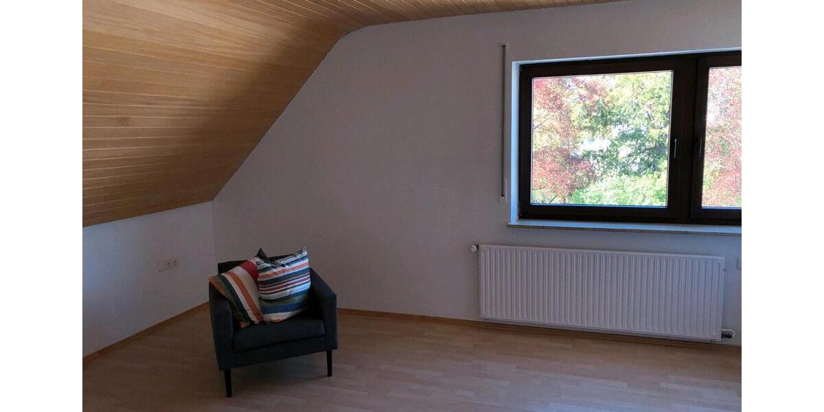 Dachgeschoßwohnung Obersontheim - 2.5 Zimmer, 100 m&sup2;, 720&euro; | Angebot:25903843