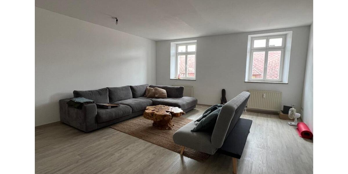 Etagenwohnung Tirschenreuth - 3 Zimmer, 130 m&sup2;, 910&euro; | Angebot:26056577