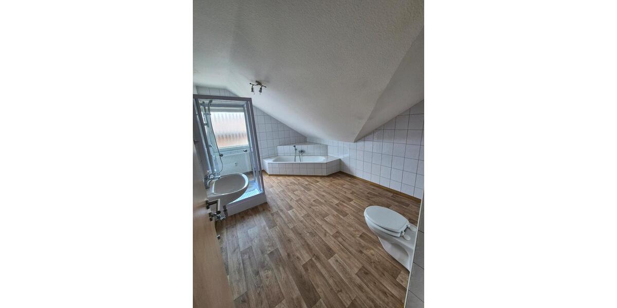 Dachgeschoßwohnung Plößberg - 4 Zimmer, 85 m&sup2;, 650&euro; | Angebot:26226853