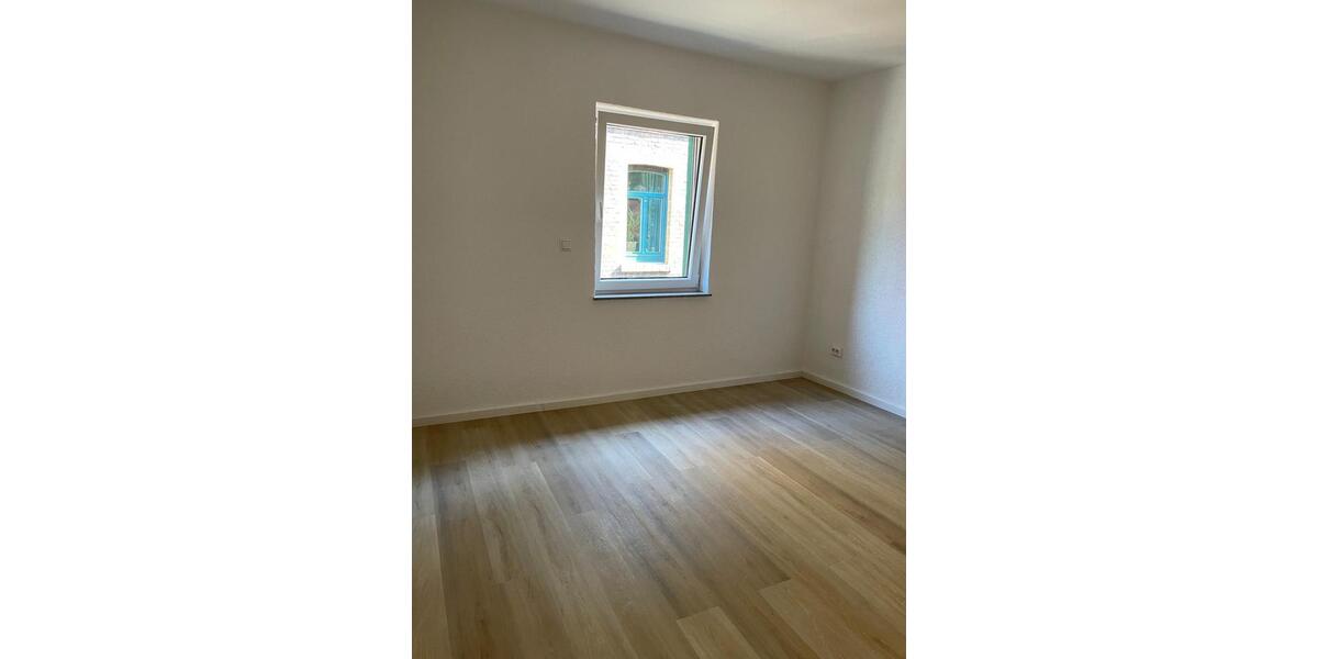 1 Zimmer in 3 er WG frisch renoviert 1 zimmer