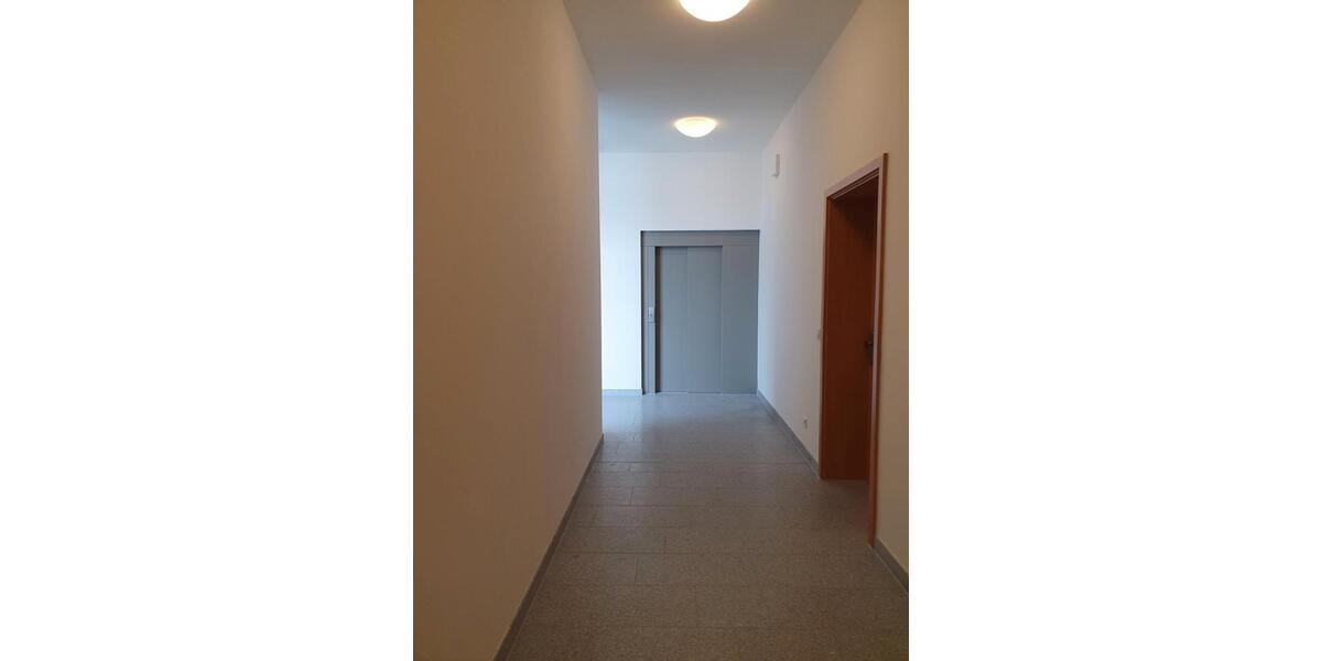 Etagenwohnung Rostock Hansaviertel - 3 Zimmer, 105 m&sup2;, 1.520&euro; | Angebot:26001825