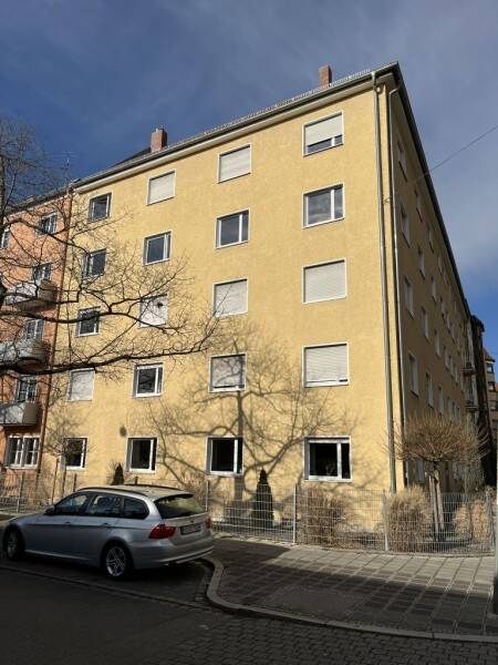 HELLE 2 Zimmerwohnung - GROSSE WOHNKÜCHE MIT EINBAUKÜCHE - TAGESLICHTBAD