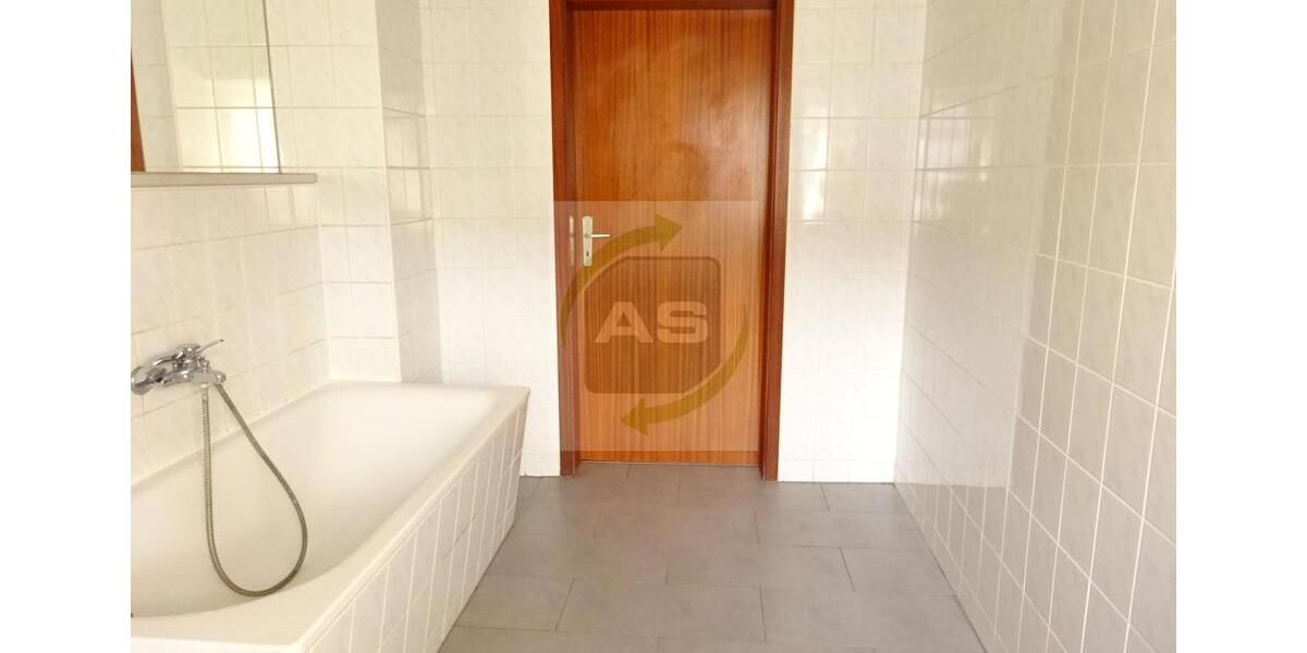 Dachgeschoßwohnung Zwickau - 2 Zimmer, 63 m&sup2;, 340&euro; | Angebot:25902812