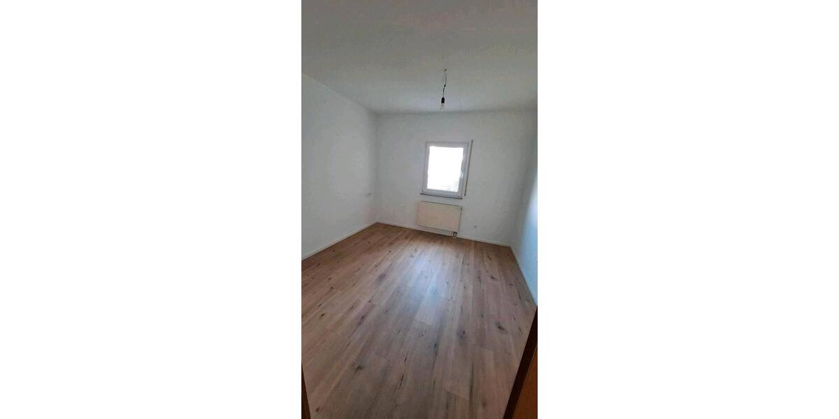 Erdgeschoßwohnung Pfalzgrafenweiler - 4 Zimmer, 101 m&sup2;, 1.200&euro; | Angebot:26003063