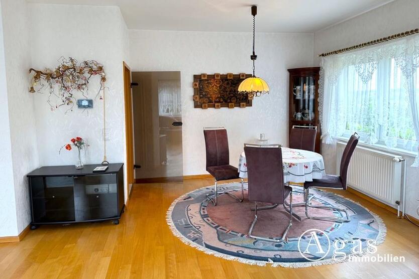 möbliertes Einfamilienhaus mit 180 m² Wohnfläche, 6 Zimmern und Pool in Ahrensfelde
