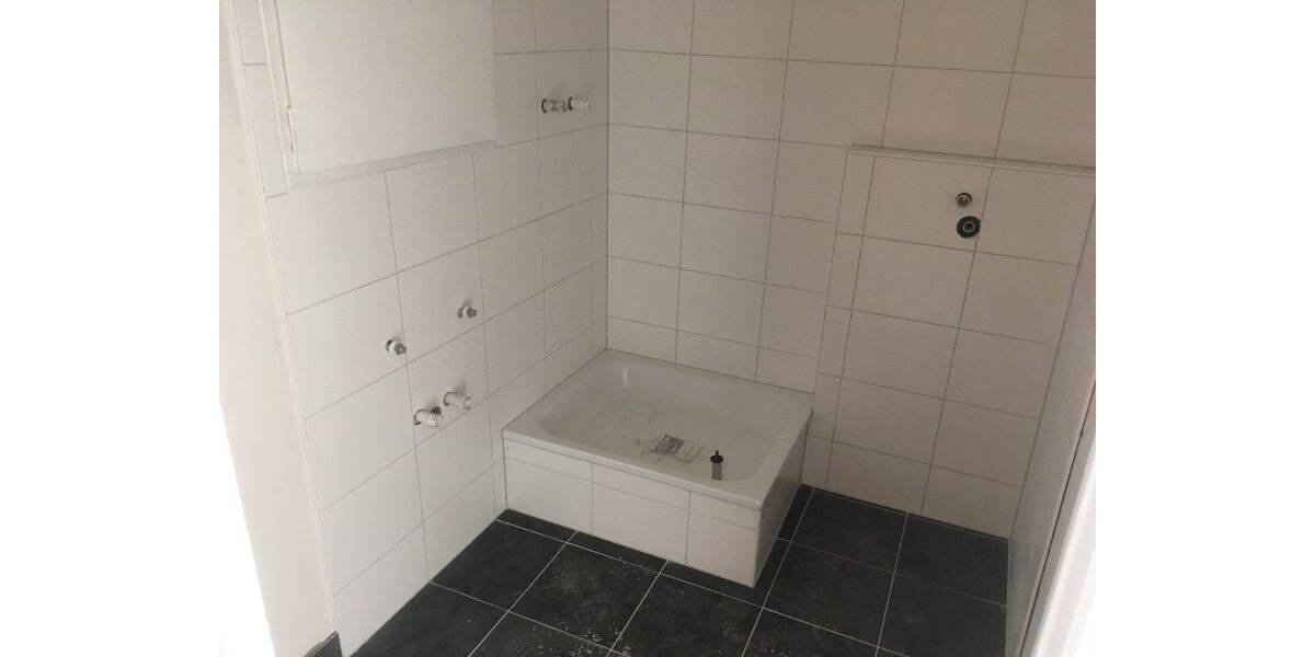 Etagenwohnung Brandenburg an der Havel Hohenstücken - 6 Zimmer, 123 m&sup2;, 860&euro; | Angebot:26064541