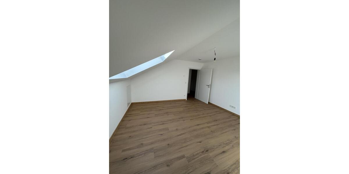 Dachgeschoßwohnung Wettenberg - 3.5 Zimmer, 82 m&sup2;, 1.150&euro; | Angebot:26644572
