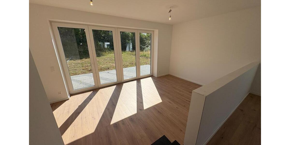 Großzügiges Neubau-Reihenhaus mit 2 Stellplätzen + Garten 5 zimmer