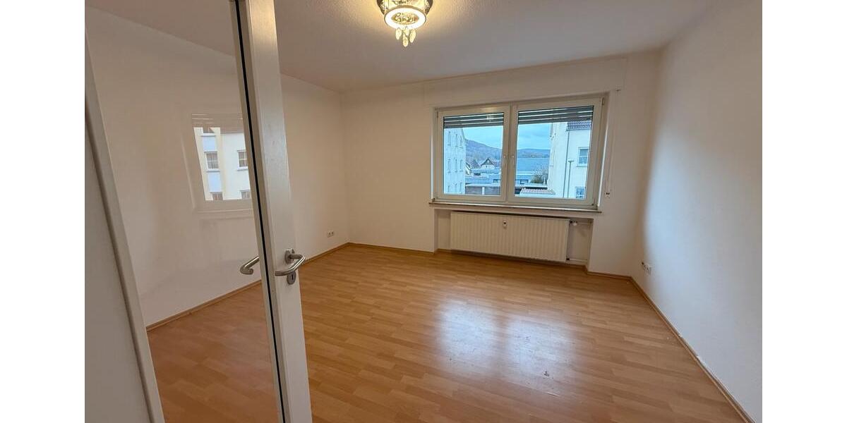 Etagenwohnung Bad Driburg - 4 Zimmer, 140 m&sup2;, 750&euro; | Angebot:26355308