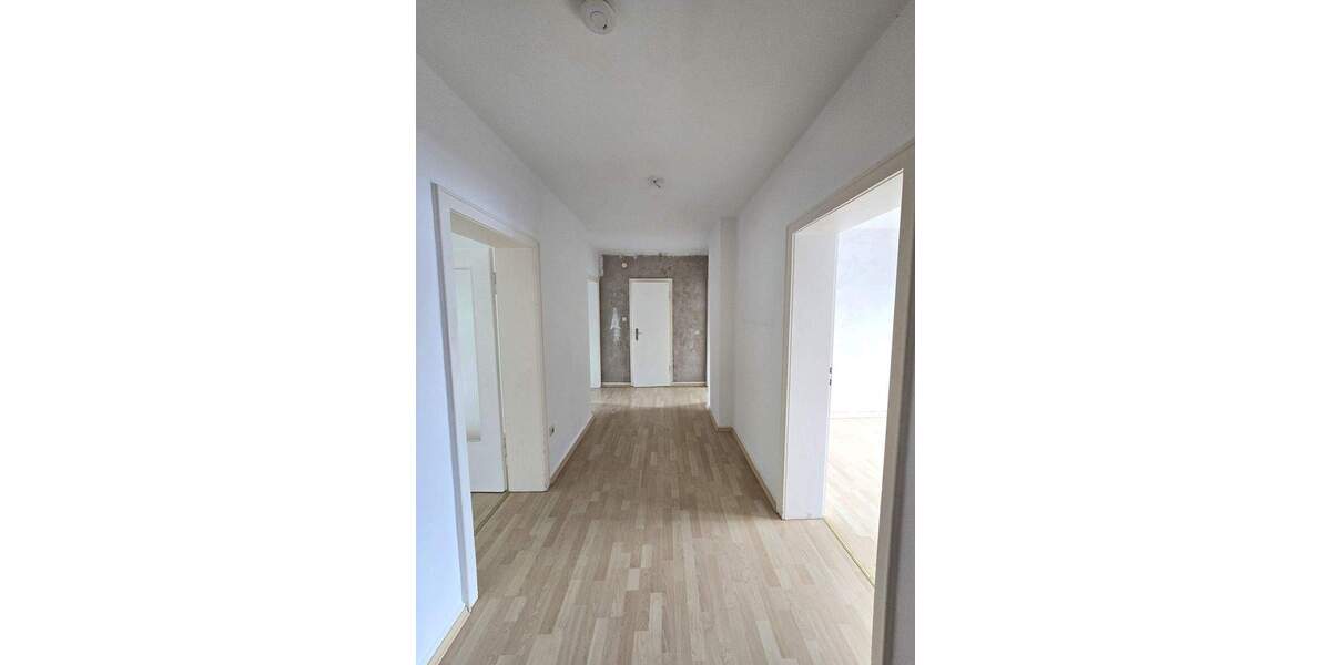 **VISTA Immobilien** Etagenwohnung mit Wohnküche, PKW-Stellplatz und Süd-Balkon 3 zimmer
