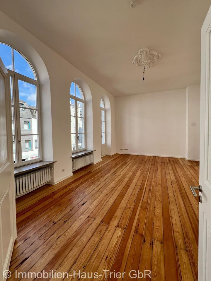 Schicke 2 Zimmer Altbauwohnung mit französischem Balkon zimmer