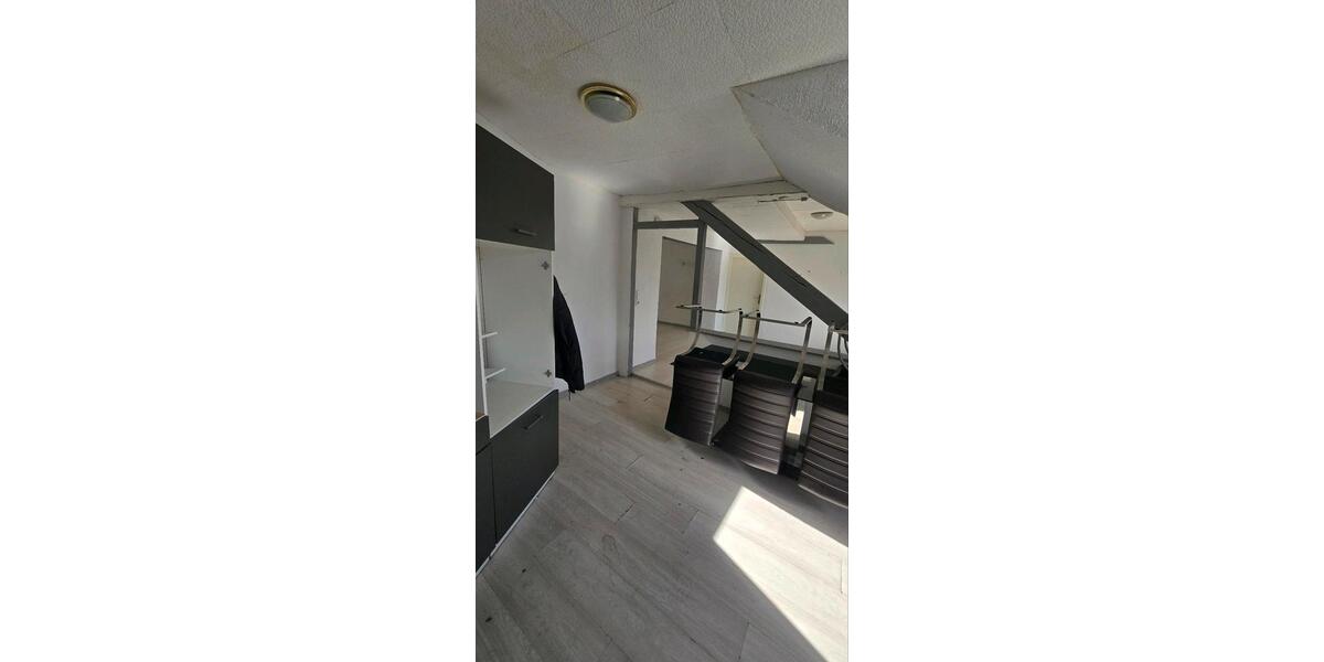Dachgeschoßwohnung Püttlingen - 3 Zimmer, 75 m&sup2;, 450&euro; | Angebot:26522015