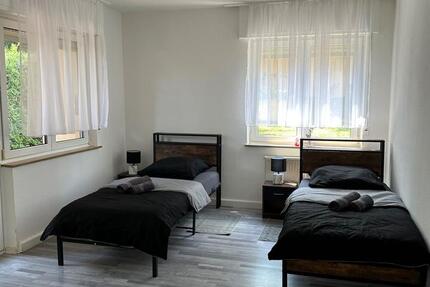 grosse 2-Zimmerwohnung - 73 qm - mit TV, Wlan, Einzelbetten, Küche, DuscheWc, Waschmaschine, Parkplatz + Balkon und Terrasse