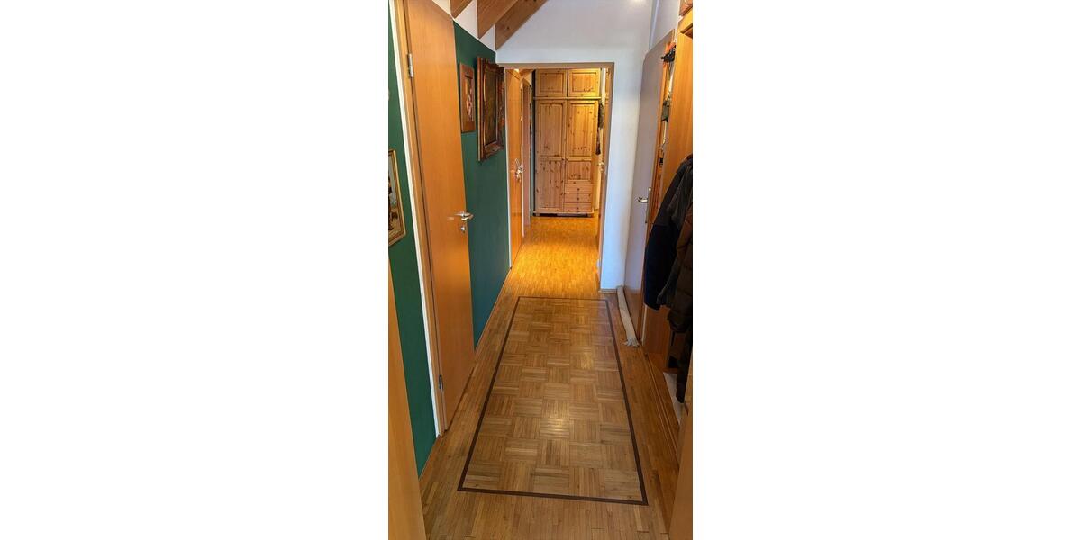 Dachgeschoßwohnung Heuchelheim a. d. Lahn - 4 Zimmer, 104 m&sup2;, 1.090&euro; | Angebot:26625389