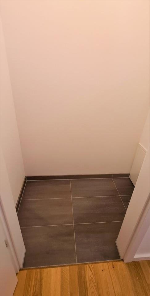 KEINE ANRUFE - nur schriftliche Anfragen - großzügige 1 Zimmer - Balkon - Tiefgarage - SB 3 Whg. 12 zimmer