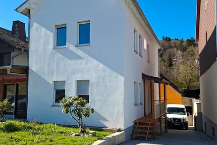Haus Schmitten im Taunus - 4 Zimmer, 123 m&sup2;, 1.800&euro; | Angebot:26619700