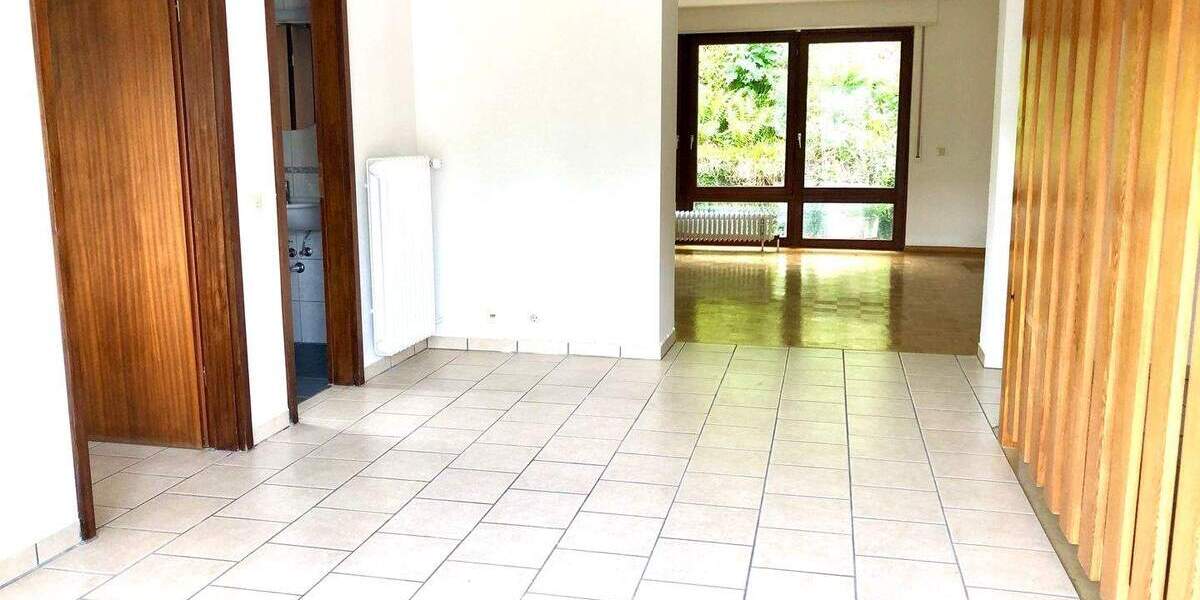 LÄNDLICH: TRAUMAUSSICHT, GROSSES FAMILIENHAUS, EINBAUKÜCHE, 2 STELLPLÄTZE 6 zimmer