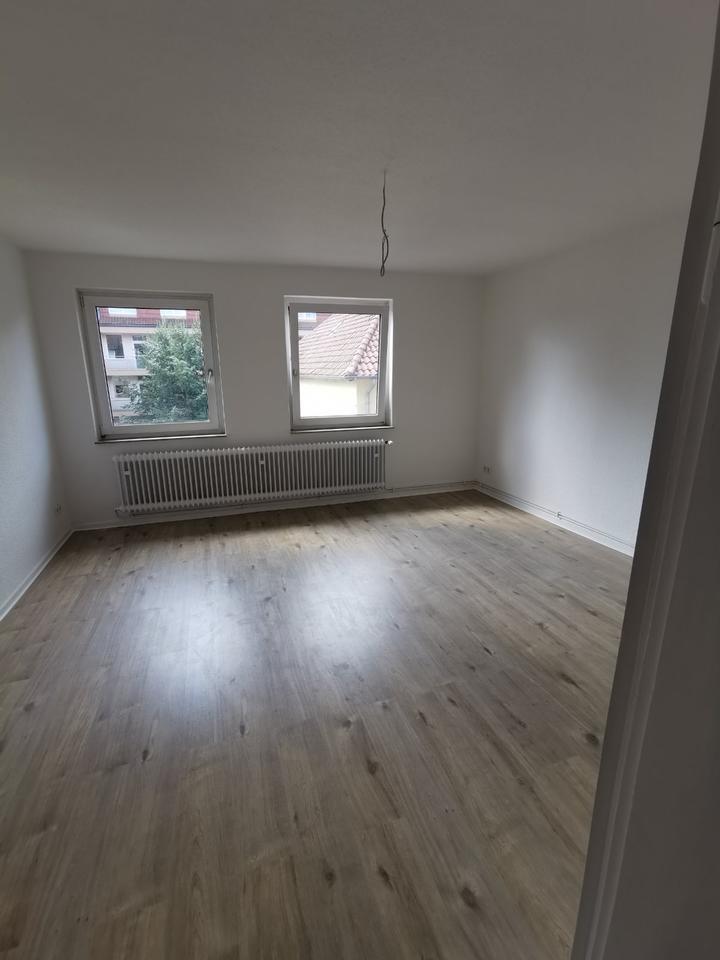gegenüber St. Bernward - neues Bad - Laminat - Keller - Garten