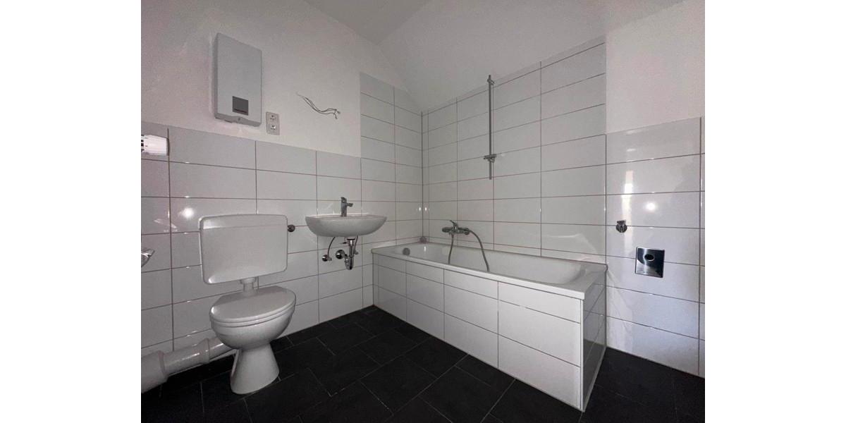 Dachgeschoßwohnung Essen Stadtbezirk VI - 3.5 Zimmer, 77 m&sup2;, 434&euro; | Angebot:24976953