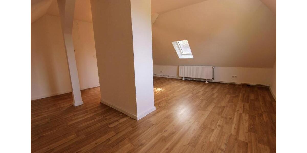 Dachgeschoßwohnung Wilhelmshaven - 3 Zimmer, 65 m&sup2;, 400&euro; | Angebot:26687655