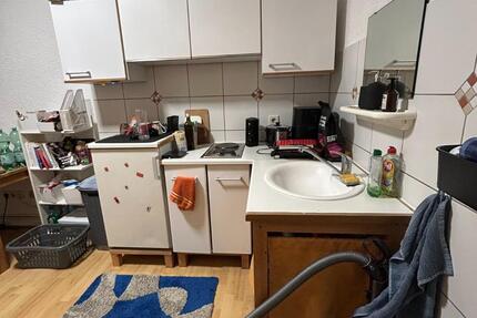 Günstiges möbliertes 1-Zimmer in sehr guter zentraler Lage Perfek 1 zimmer