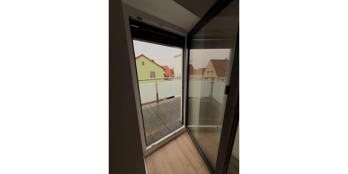 Etagenwohnung Großwallstadt - 4 Zimmer, 174 m&sup2;, 1.650&euro; | Angebot:25342133