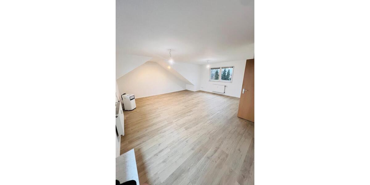 Dachgeschoßwohnung Duisburg Walsum - 4 Zimmer, 87 m&sup2;, 1.200&euro; | Angebot:25087105