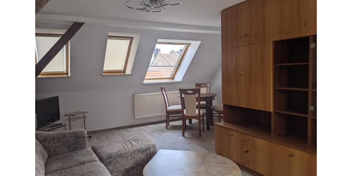 Lichtdurchflutete, möbilierte Dachgeschosswohnung 35qm 1 zimmer