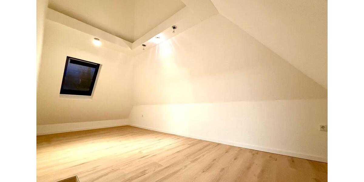 Liebevoll sanierte, zentral gelegene Altbauwohnung 4ZK2B 4 zimmer