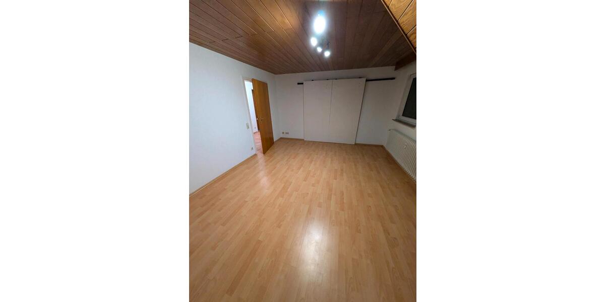 Dachgeschoßwohnung Altensteig - 4 Zimmer, 96 m&sup2;, 1.250&euro; | Angebot:26050729