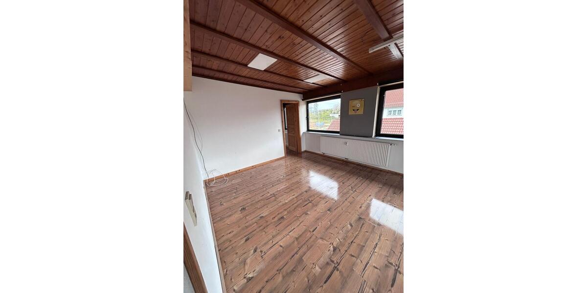 Etagenwohnung Neunkirchen Heinitz - 2 Zimmer, 64 m&sup2;, 650&euro; | Angebot:26167117