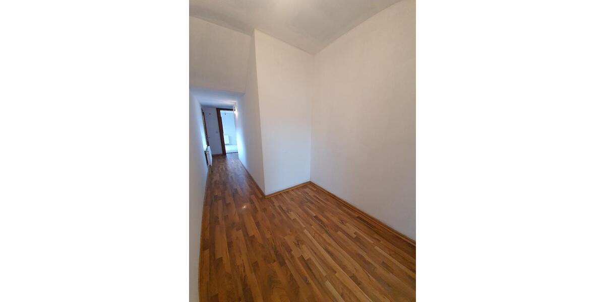 Dachgeschoßwohnung Duisburg Mittelmeiderich - 3 Zimmer, 95 m&sup2;, 700&euro; | Angebot:26699614