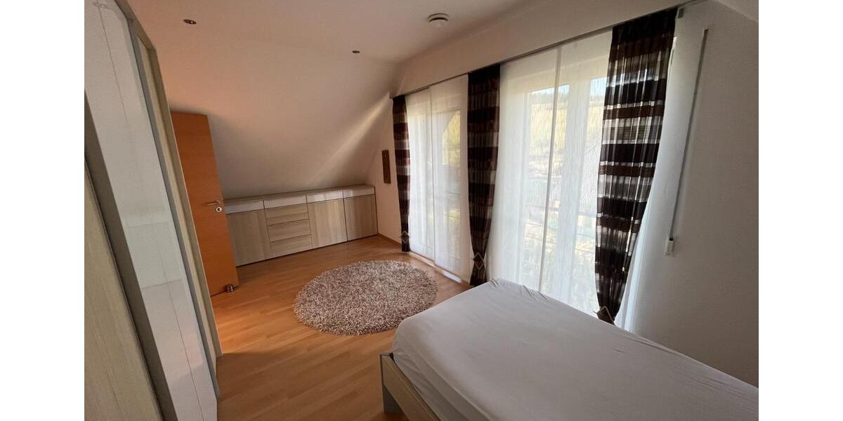 Dachgeschoßwohnung Geisa - 2 Zimmer, 92 m&sup2;, 1.080&euro; | Angebot:24444740