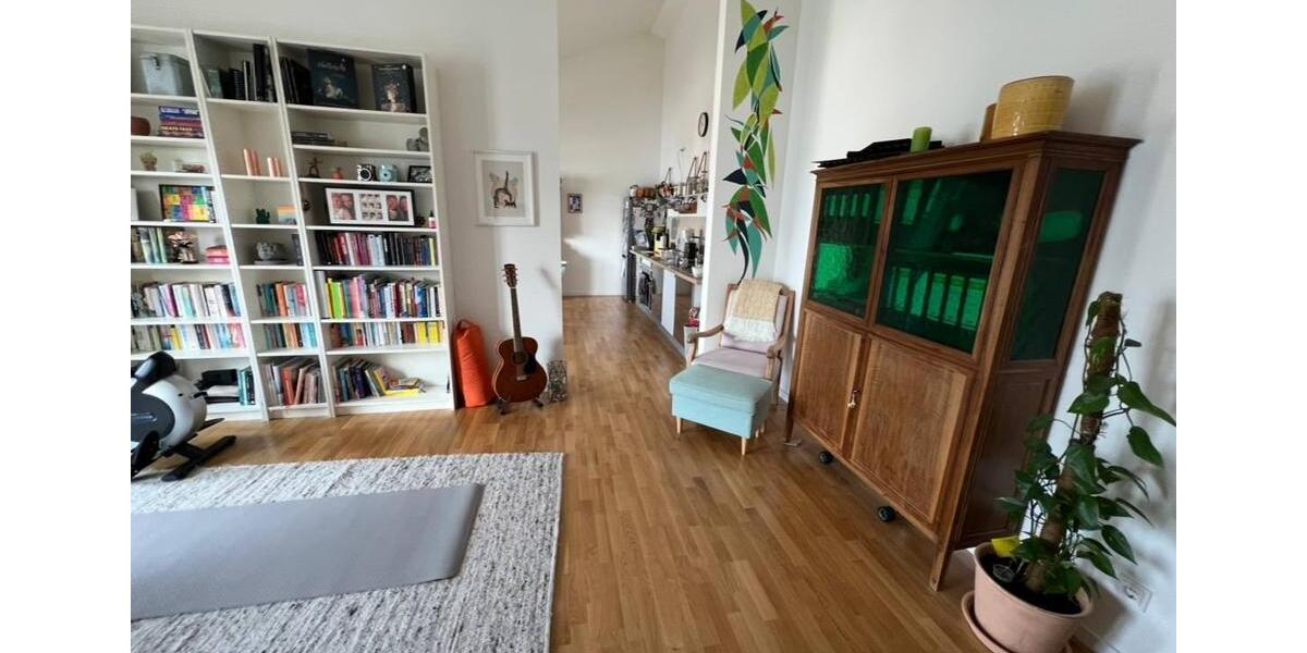 Luftiges WG-Zimmer in riesiger lichtdurchfluteter Wohnung zimmer